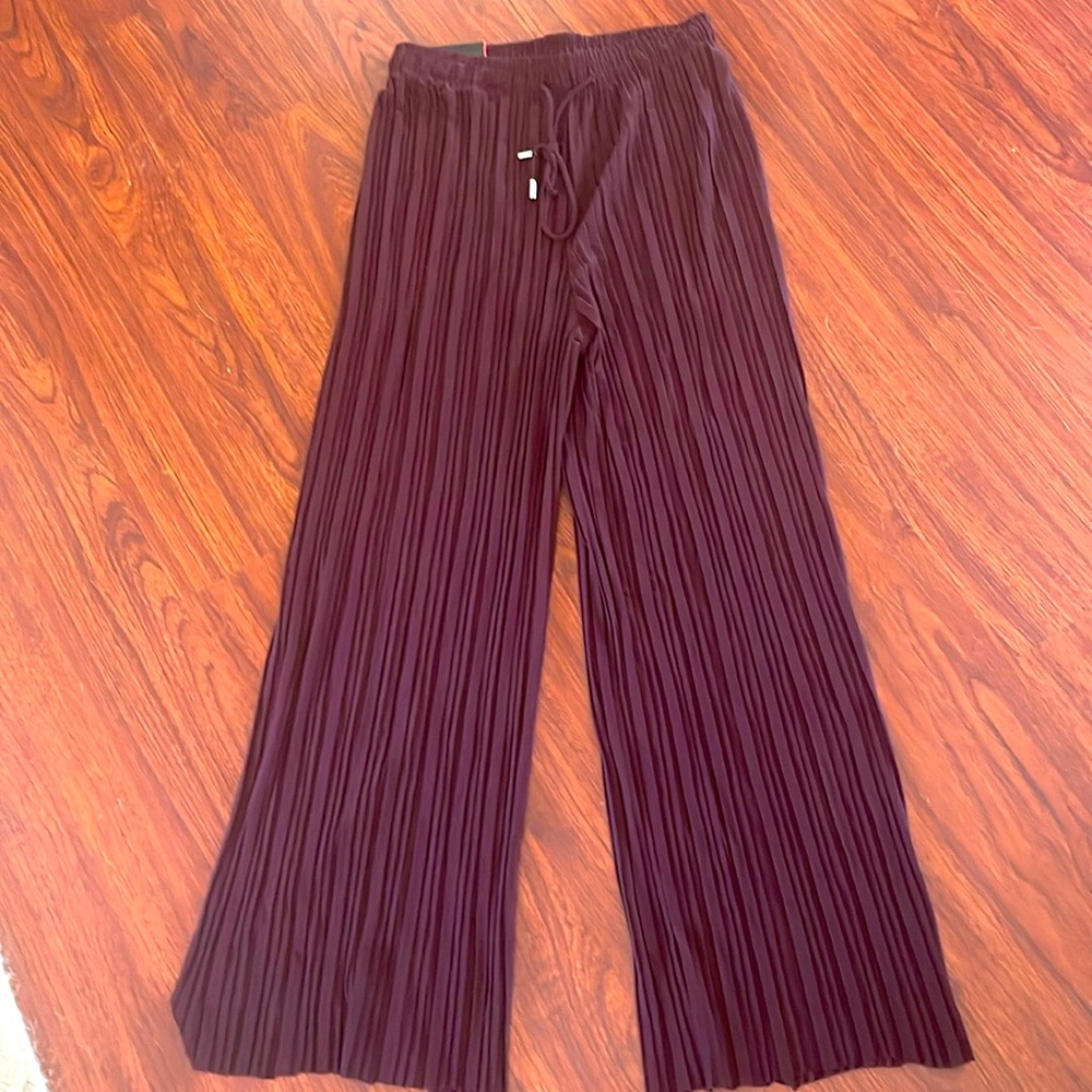 BNWT BBJ wide leg elastic waist maroon pants with drawstring size Medium